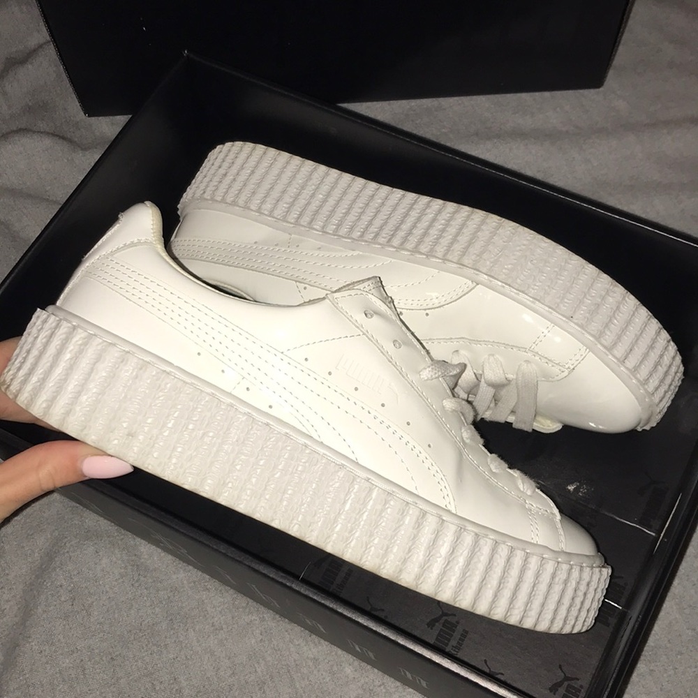 White puma sneakers